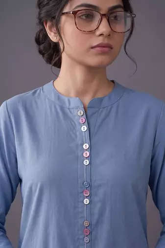 women regular kurta with trousers