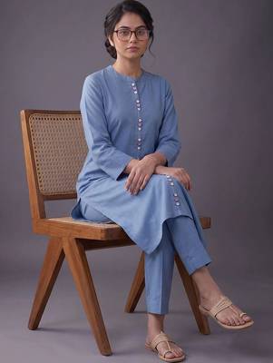 women regular kurta with trousers 6