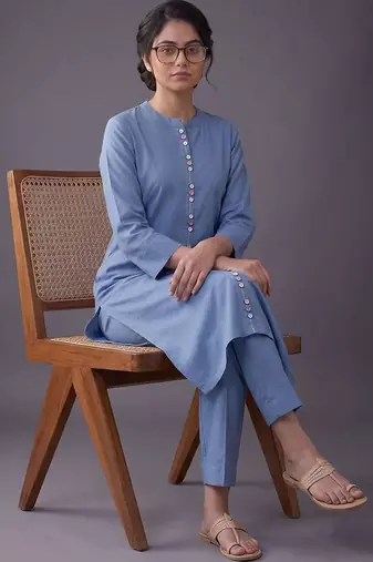 women regular kurta with trousers
