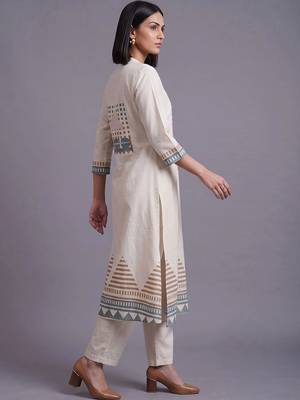 women printed regular kurta with trousers & with dupatta 3