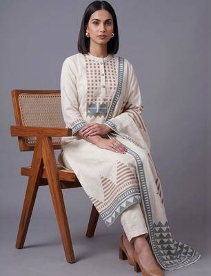 women printed regular kurta with trousers & with dupatta 4