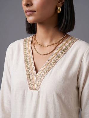 women ethnic motifs embroidered regular thread work kurta with trousers 2