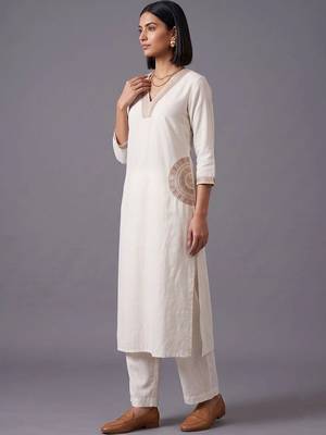 women ethnic motifs embroidered regular thread work kurta with trousers 3