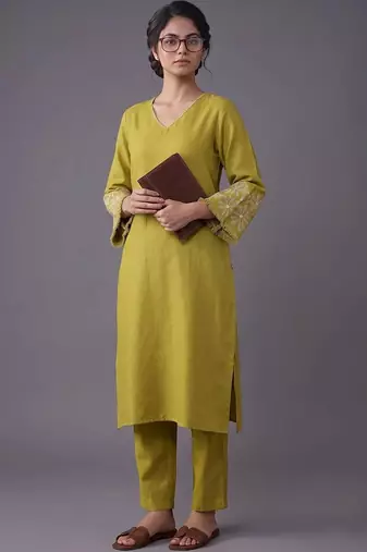 women ethnic motifs embroidered regular thread work kurta with trousers