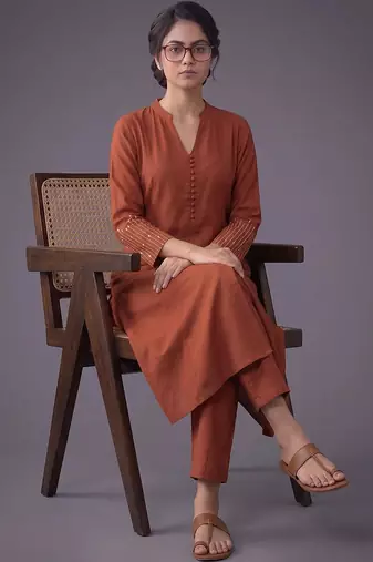 women embroidered regular thread work kurta with trousers
