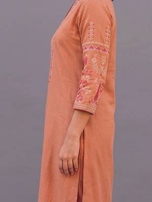 women ethnic motifs embroidered regular thread work kurta with trousers 6