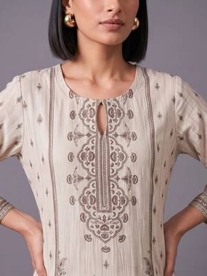 women ethnic motifs printed regular kurta with palazzos 2