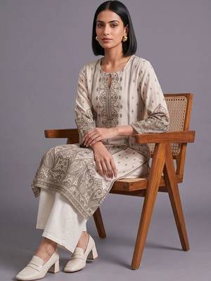 women ethnic motifs printed regular kurta with palazzos 3