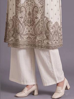 women ethnic motifs printed regular kurta with palazzos 5