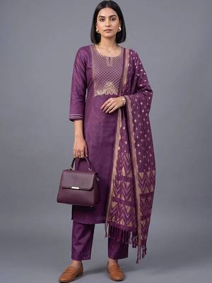 women ethnic motifs embroidered regular thread work kurta set 1