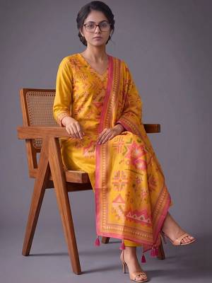 women printed regular kurta with trousers & with dupatta 4