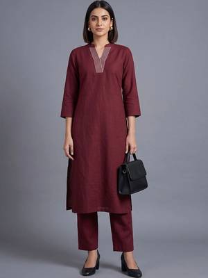 women ethnic motifs embroidered regular kurta with trousers 1