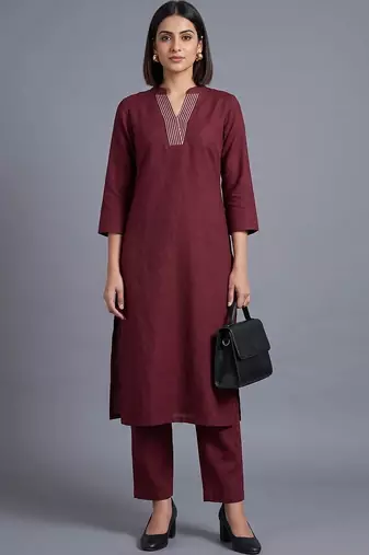 women ethnic motifs embroidered regular kurta with trousers