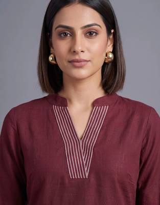 women ethnic motifs embroidered regular kurta with trousers 2