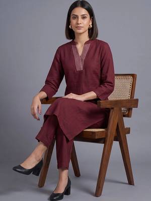 women ethnic motifs embroidered regular kurta with trousers 3
