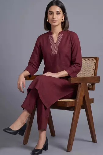 women ethnic motifs embroidered regular kurta with trousers