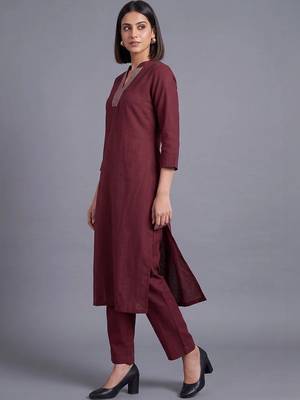 women ethnic motifs embroidered regular kurta with trousers 7