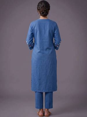 women ethnic motifs embroidered regular thread work kurta with trousers 3