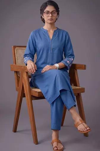 women ethnic motifs embroidered regular thread work kurta with trousers