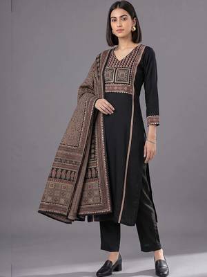 women ethnic motifs embroidered regular thread work kurta with trousers & with dupatta 1