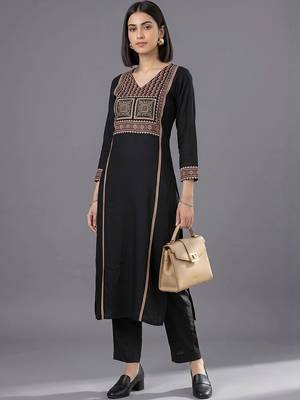 women ethnic motifs embroidered regular thread work kurta with trousers & with dupatta 3