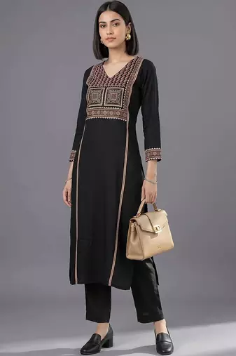 women ethnic motifs embroidered regular thread work kurta with trousers & with dupatta