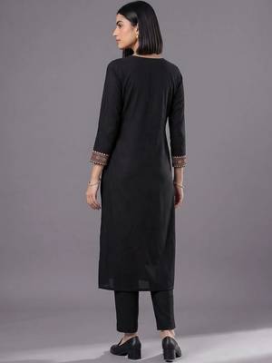women ethnic motifs embroidered regular thread work kurta with trousers & with dupatta 4