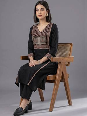 women ethnic motifs embroidered regular thread work kurta with trousers & with dupatta 5