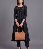 women printed regular silk crepe kurta with trousers