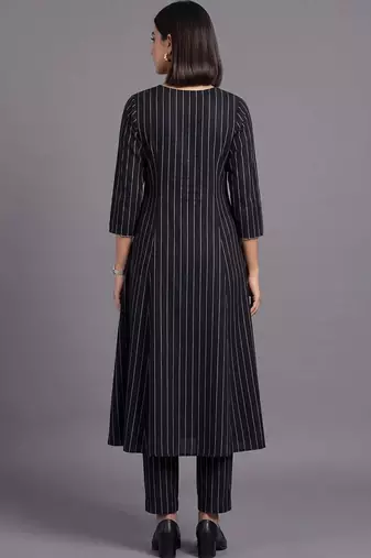 women printed regular silk crepe kurta with trousers