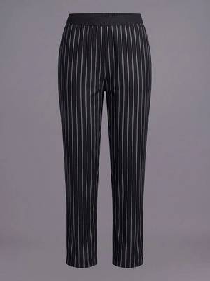 women printed regular silk crepe kurta with trousers 6