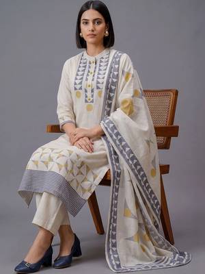 women printed regular kurta with trousers & with dupatta 3