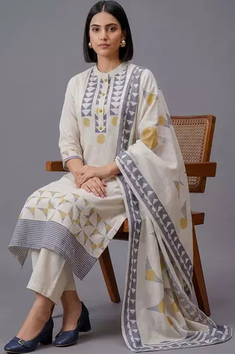 women printed regular kurta with trousers & with dupatta