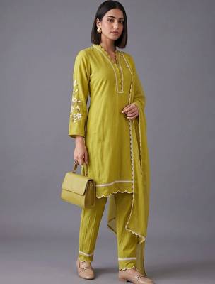 women ethnic motifs embroidered regular thread work kurta with trousers & with dupatta 1