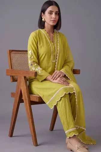 women ethnic motifs embroidered regular thread work kurta with trousers & with dupatta