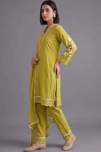 women ethnic motifs embroidered regular thread work kurta with trousers & with dupatta