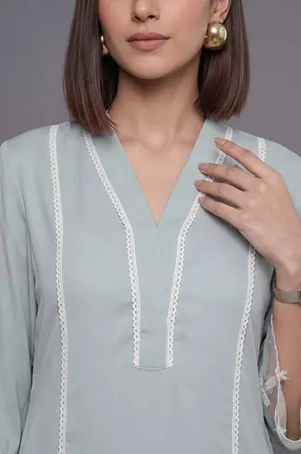 women ethnic motifs regular thread work silk crepe kurta with trousers