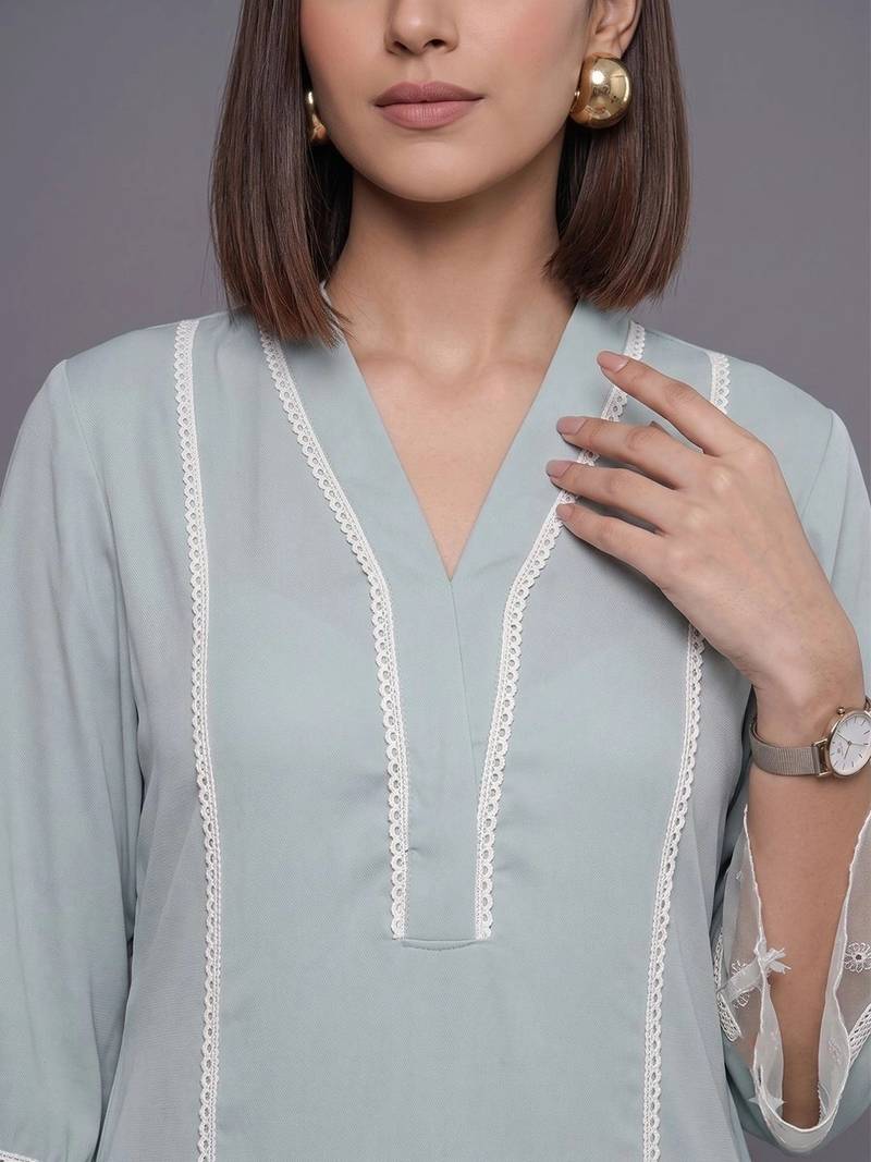 women ethnic motifs regular thread work silk crepe kurta with trousers