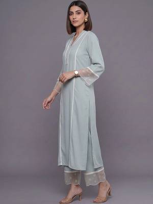 women ethnic motifs regular thread work silk crepe kurta with trousers 5