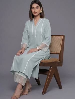 women ethnic motifs regular thread work silk crepe kurta with trousers 6