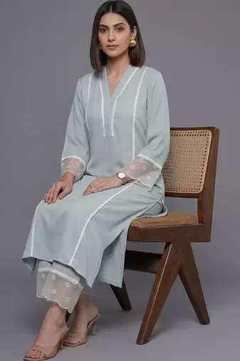 women ethnic motifs regular thread work silk crepe kurta with trousers