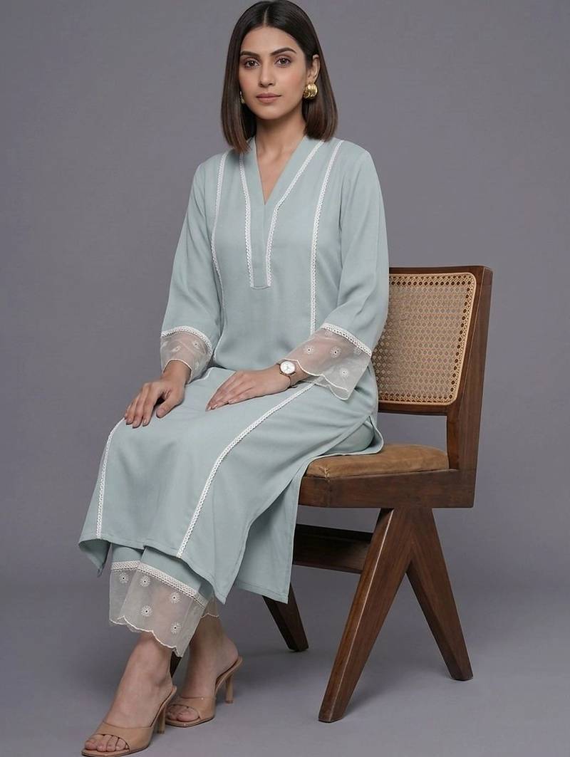 women ethnic motifs regular thread work silk crepe kurta with trousers