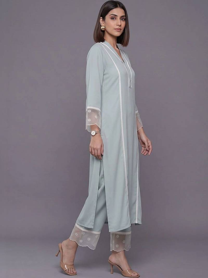 women ethnic motifs regular thread work silk crepe kurta with trousers