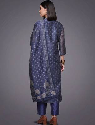 women ethnic motifs printed regular chanderi silk kurta set 4