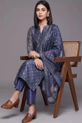 women ethnic motifs printed regular chanderi silk kurta set