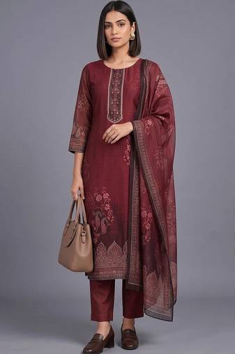 women ethnic motifs printed regular thread work chanderi silk kurta with trousers & with dupatta