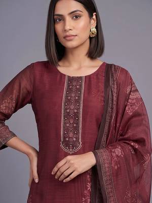 women ethnic motifs printed regular thread work chanderi silk kurta with trousers & with dupatta 3