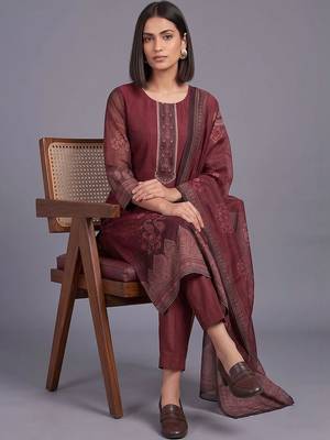 women ethnic motifs printed regular thread work chanderi silk kurta with trousers & with dupatta 5
