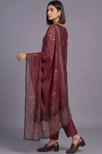 women ethnic motifs printed regular thread work chanderi silk kurta with trousers & with dupatta