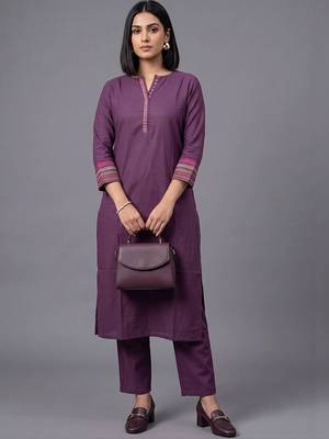 women ethnic motifs embroidered regular thread work kurta with trousers 1